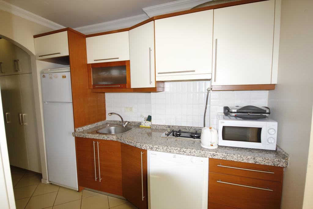 Away Suites Istanbul Bagian luar foto