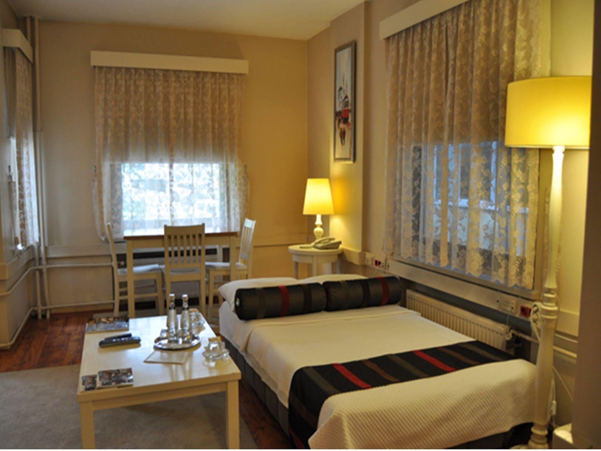 Away Suites Istanbul Bagian luar foto