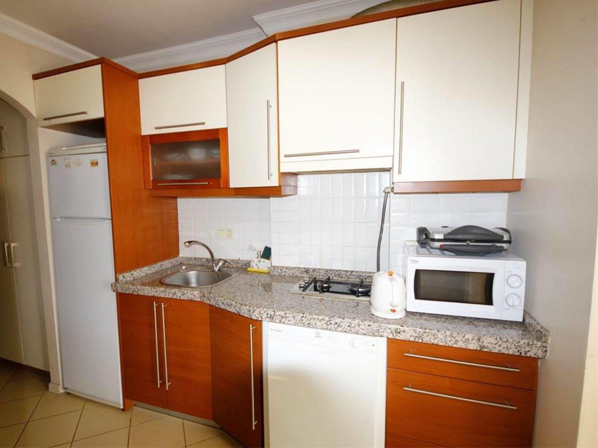 Away Suites Istanbul Bagian luar foto